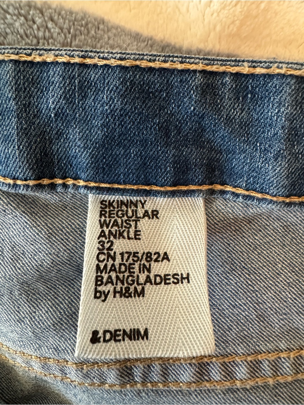 H&M &Denim jeans, size 32, in a "Skinny Regular Waist Ankle" fit. - Picture 7 of 8